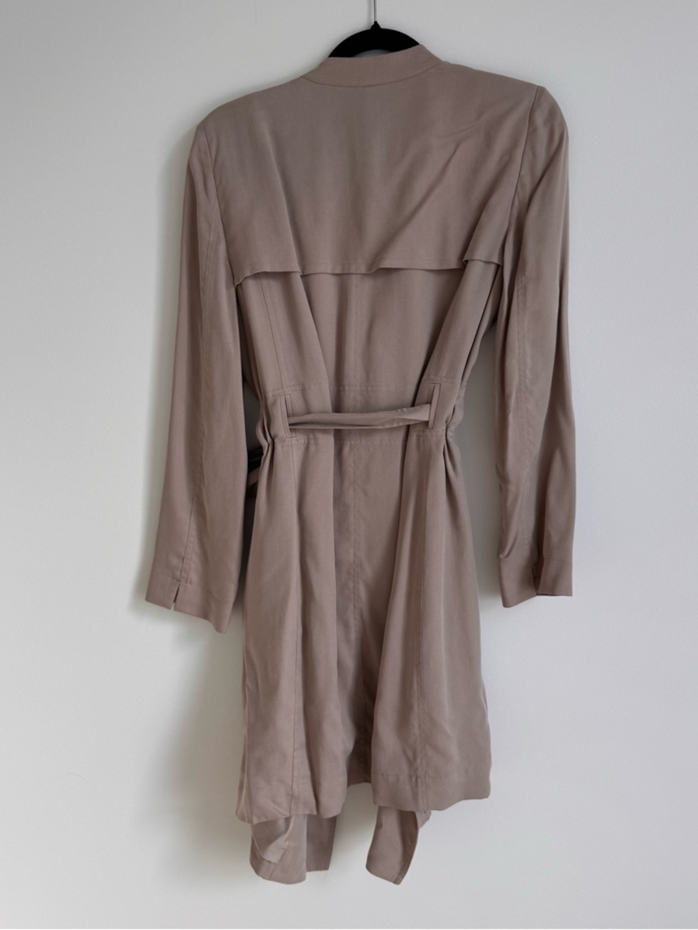 R Label Trench - Picture 2 of 4